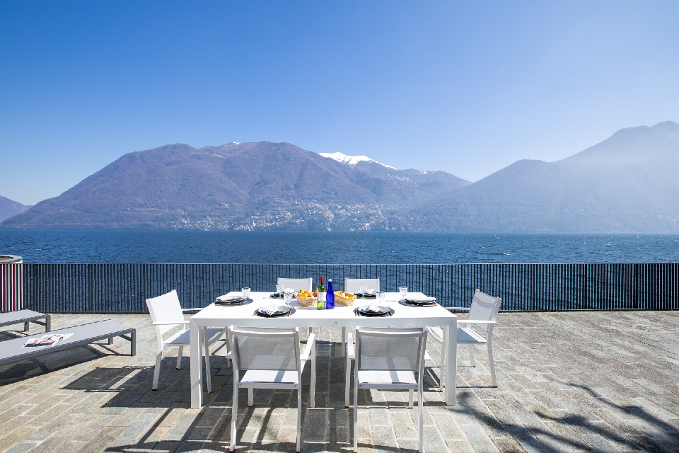 Villa by the lake in Como, in Italy