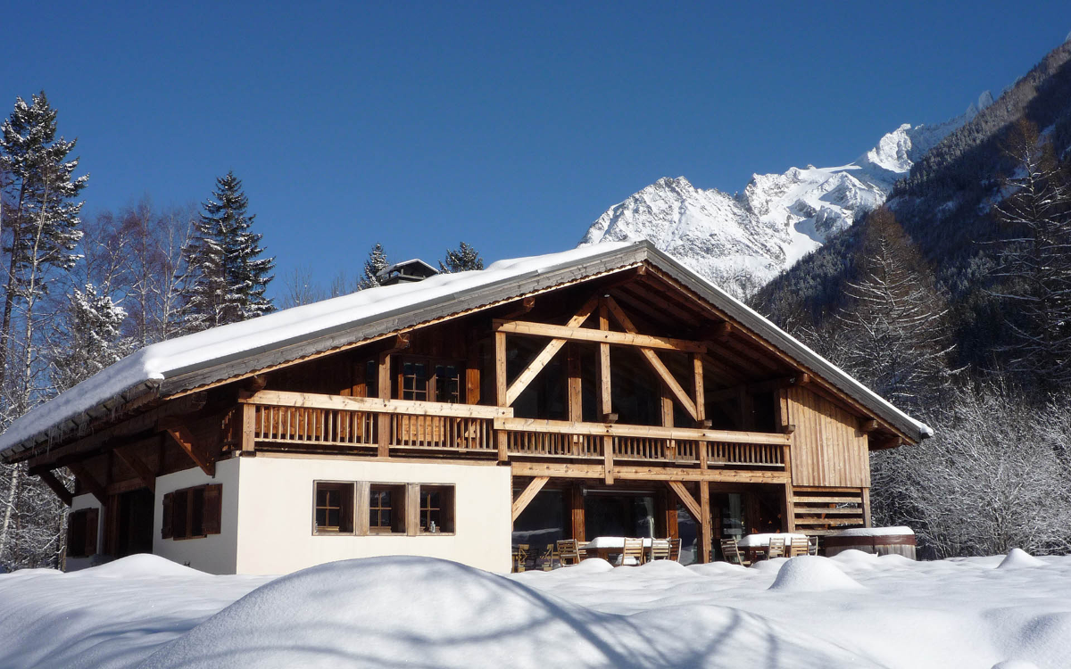 Шале в Шамони. Chalet a806 Шамони. Шале Франция Альпы фахверки. Шале Монблан гора белая.