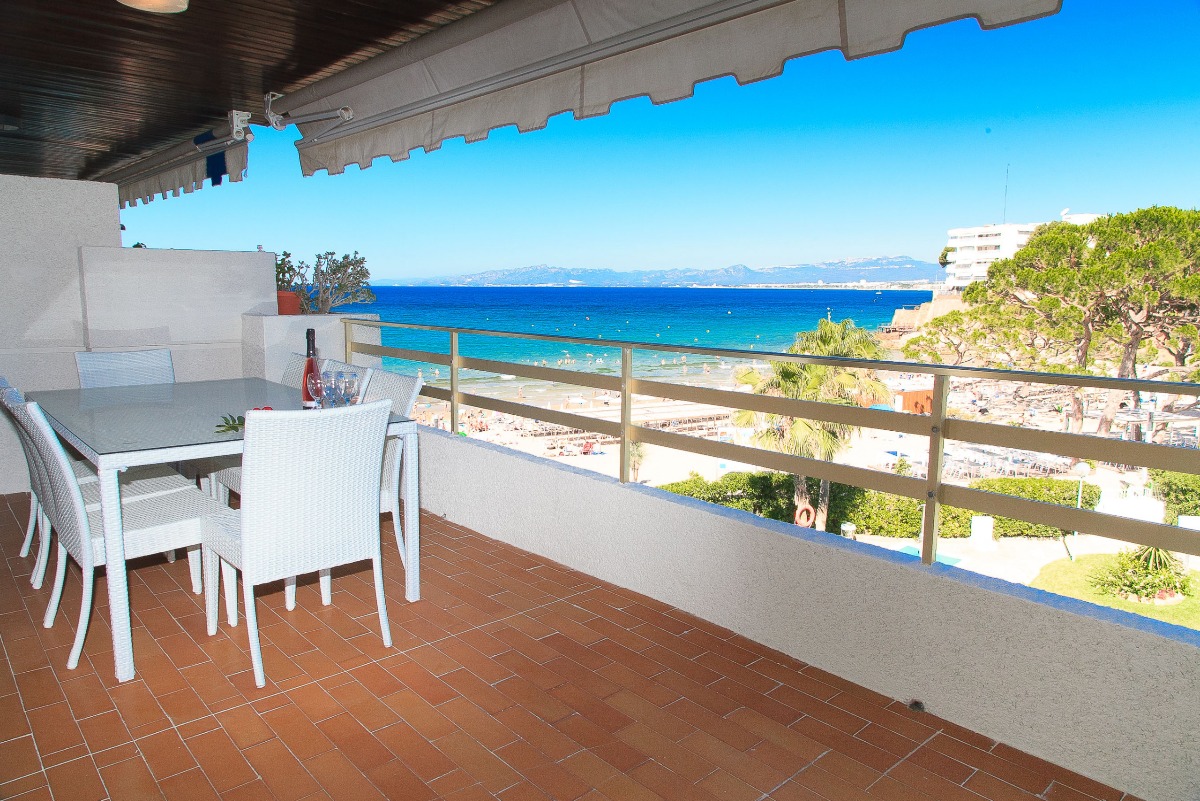 Apartment by the sea  on the Costa Dorada, in Spain