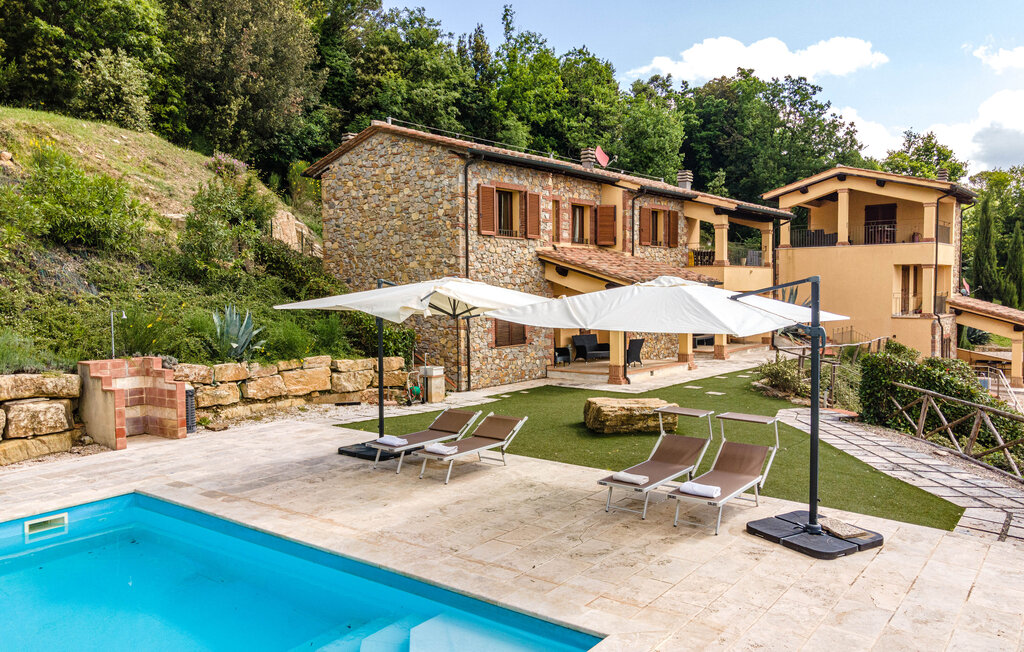 Apartment on the hills in Tuscany by the sea, in Italy