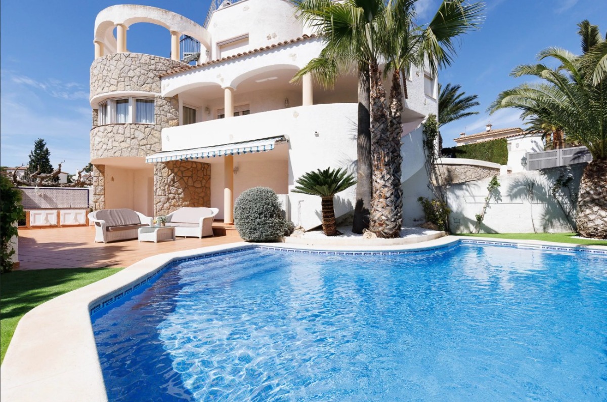 Villa by the sea  on the Costa Dorada, in Spain