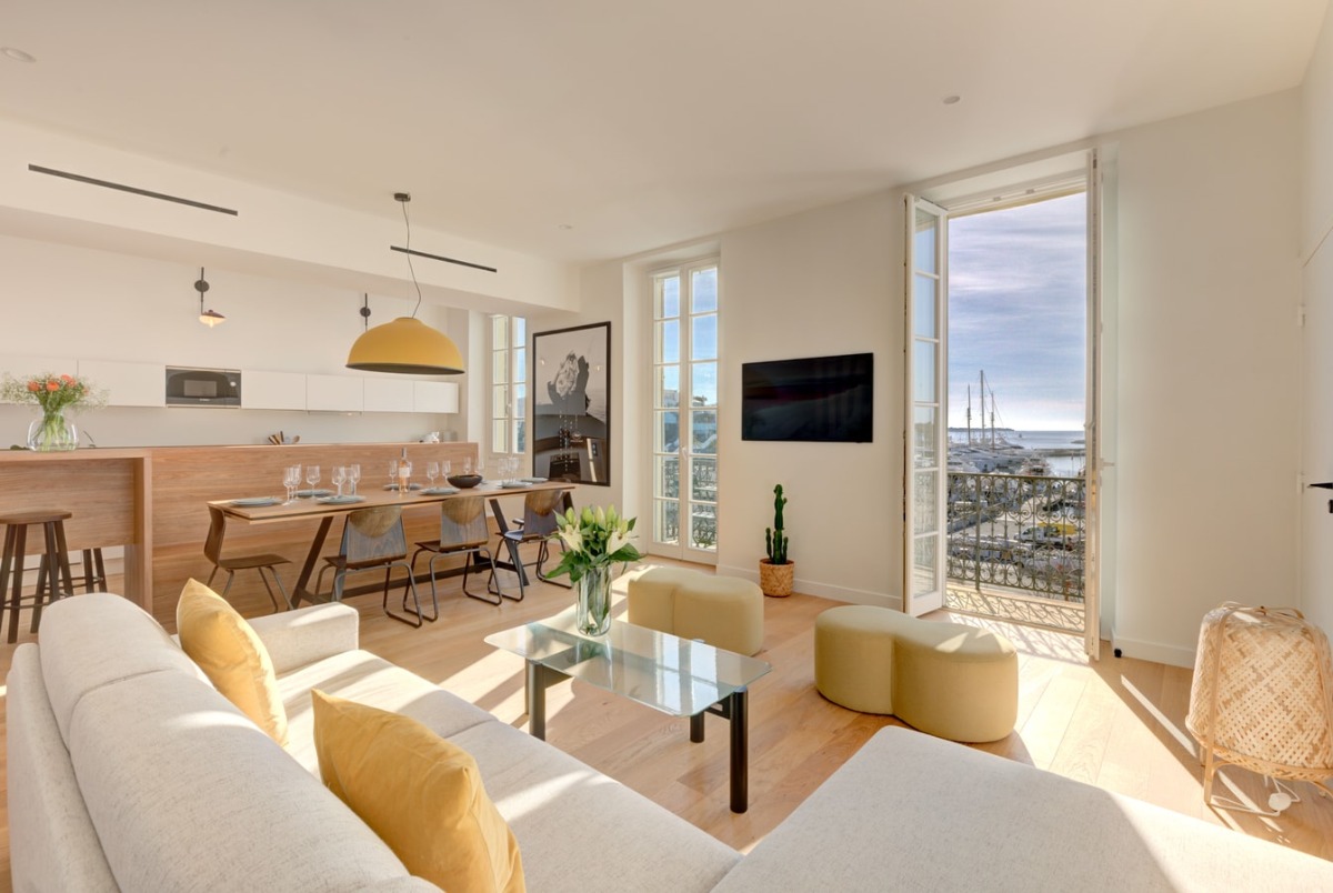 Apartment by the sea , 