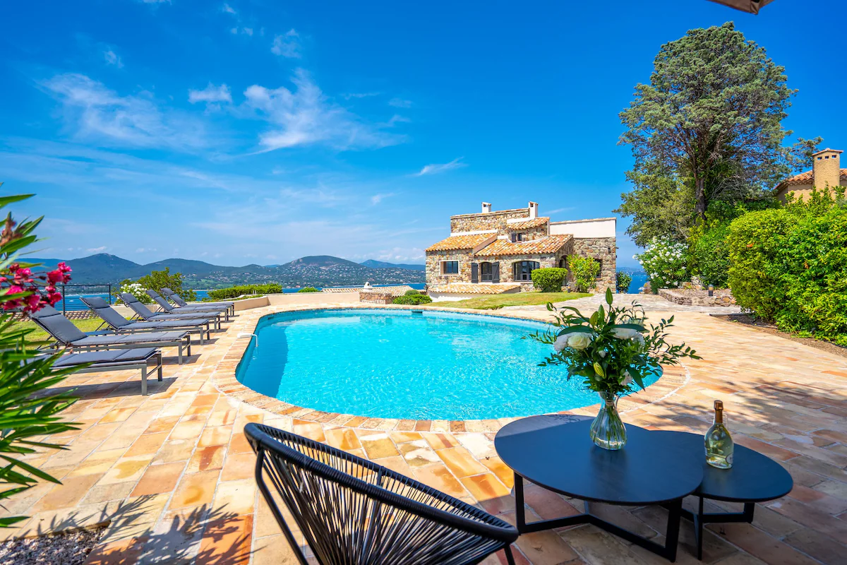 Villa by the sea , 