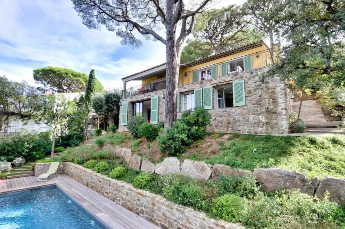 Villa by the sea , 