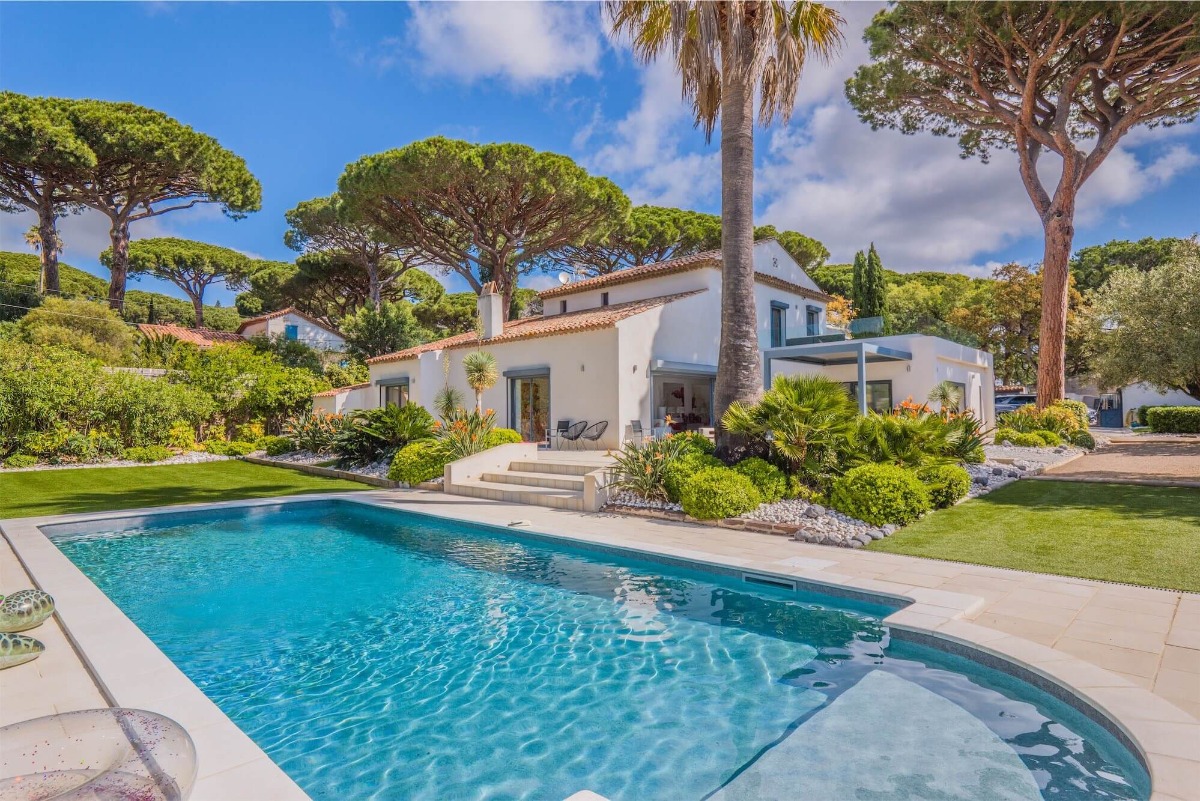 Villa by the sea , 