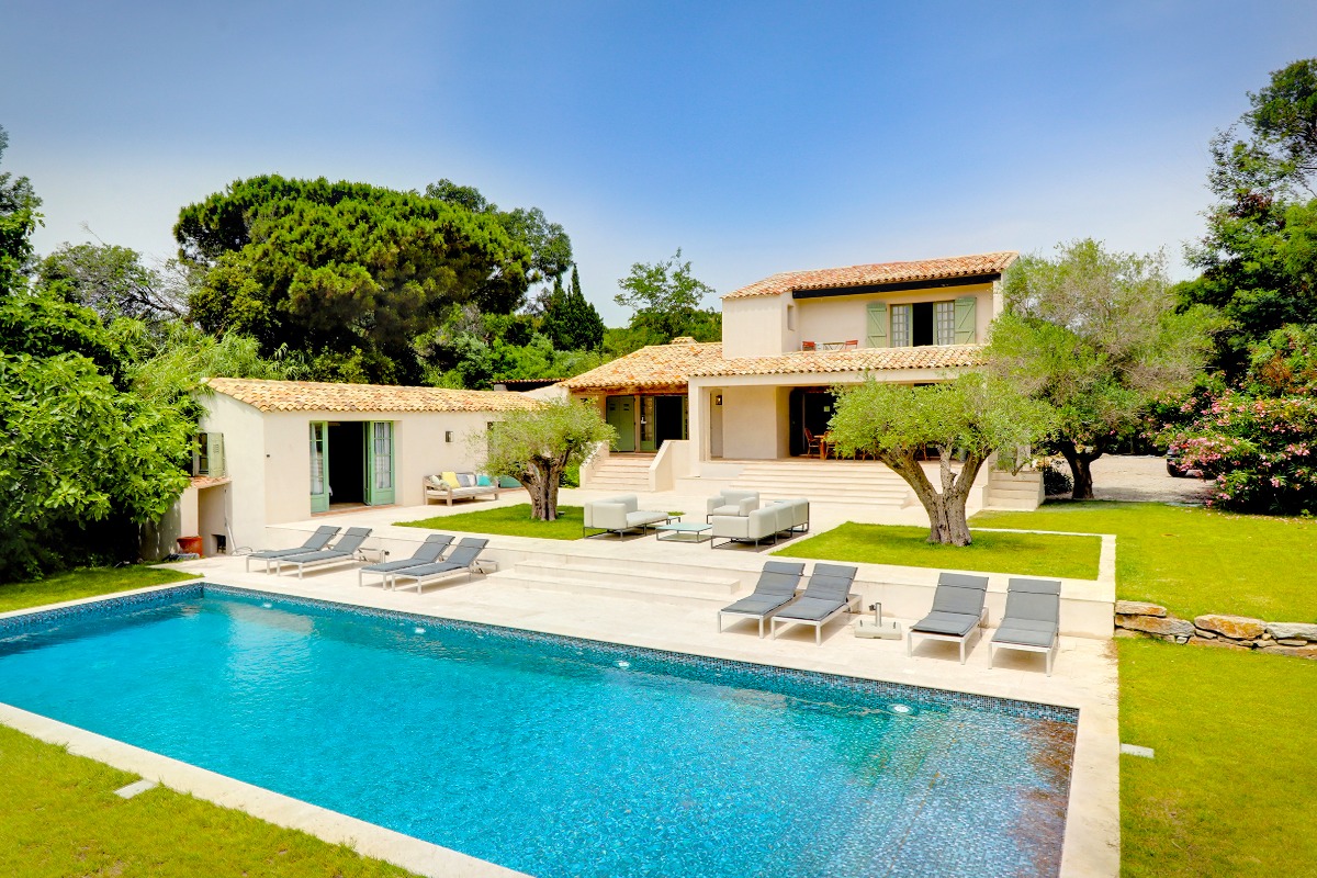 Villa by the sea , 