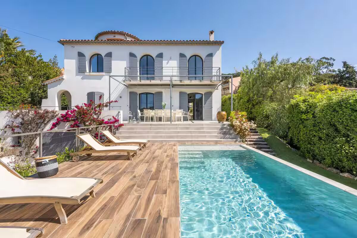 Villa by the sea , 
