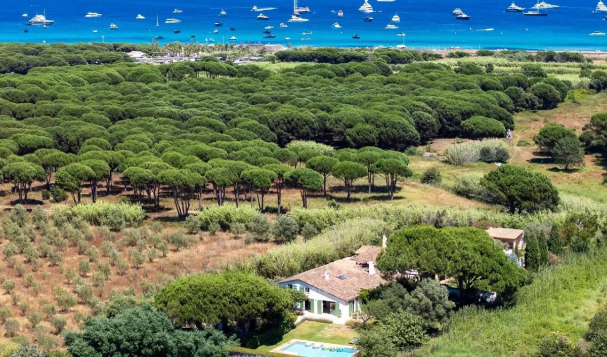 Villa by the sea , 