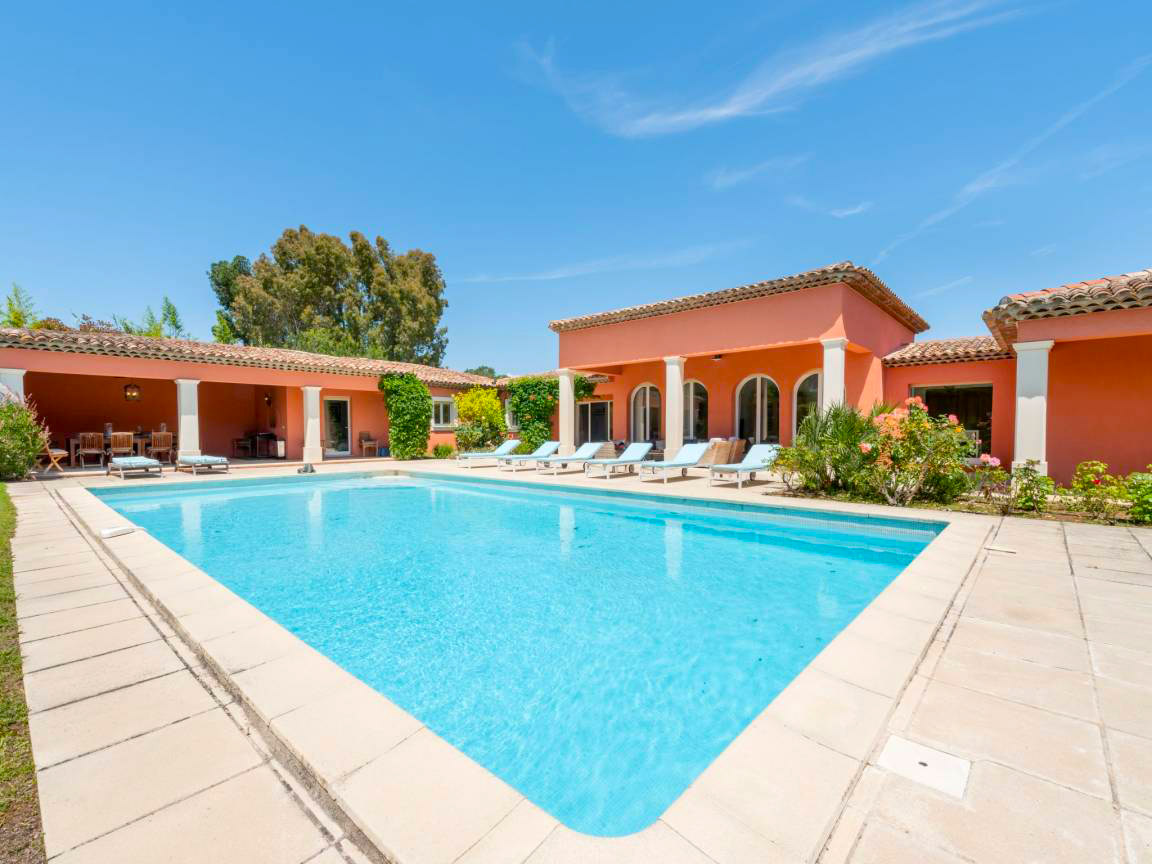 Villa by the sea , 