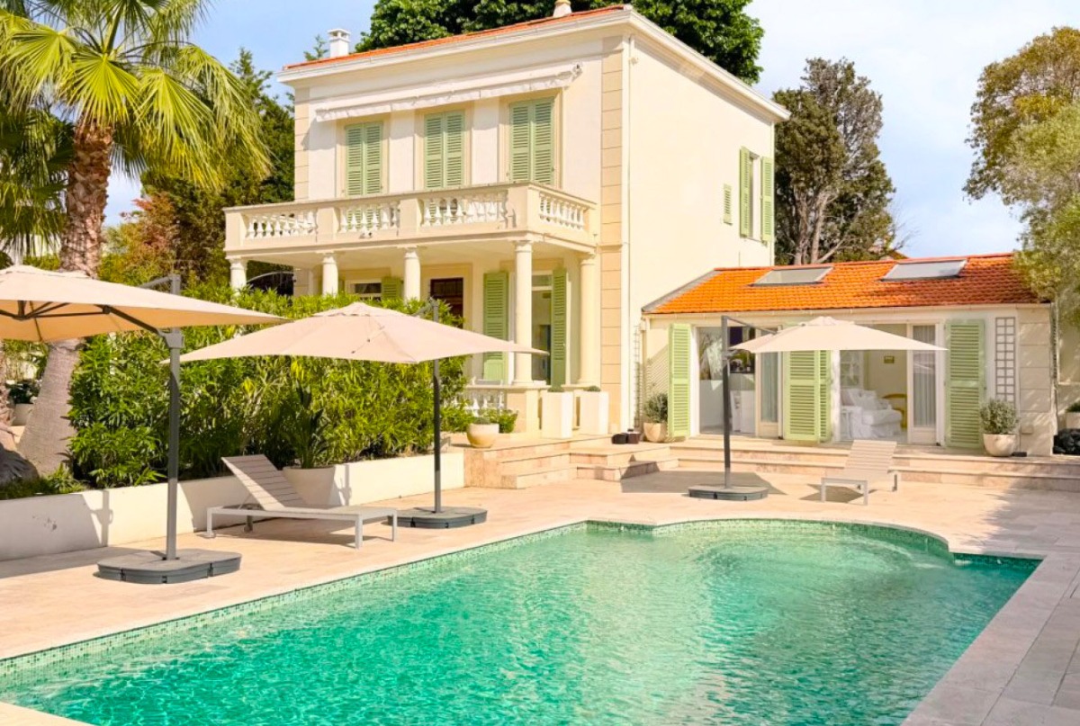 Villa by the sea , 