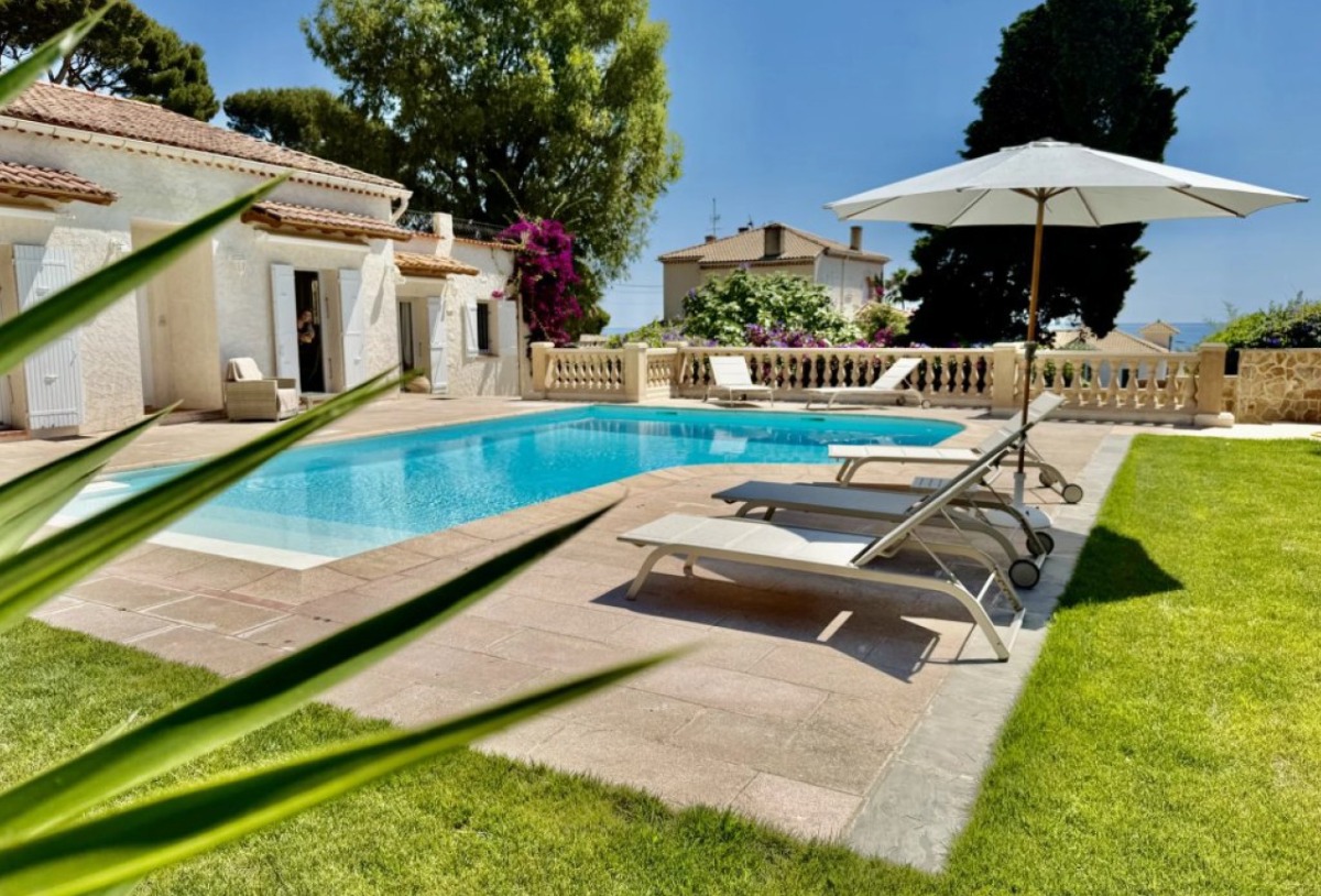 Villa by the sea , 