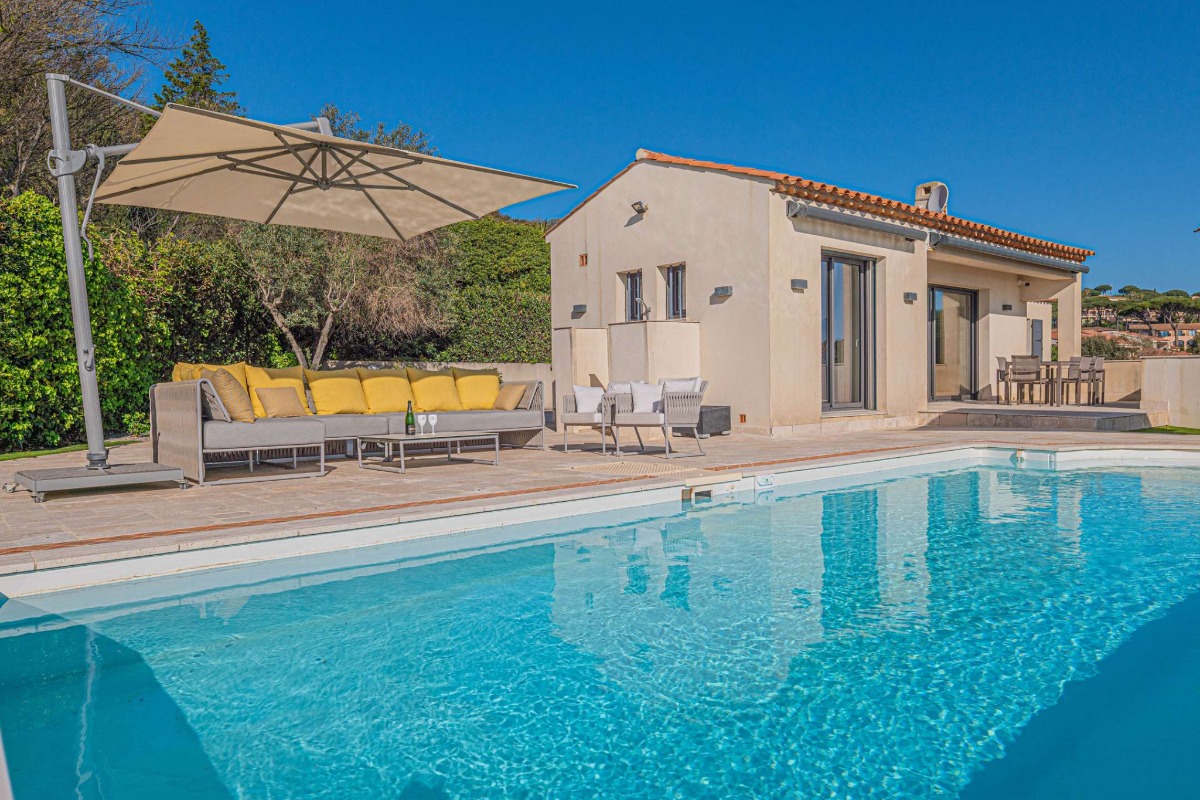 Villa by the sea , 