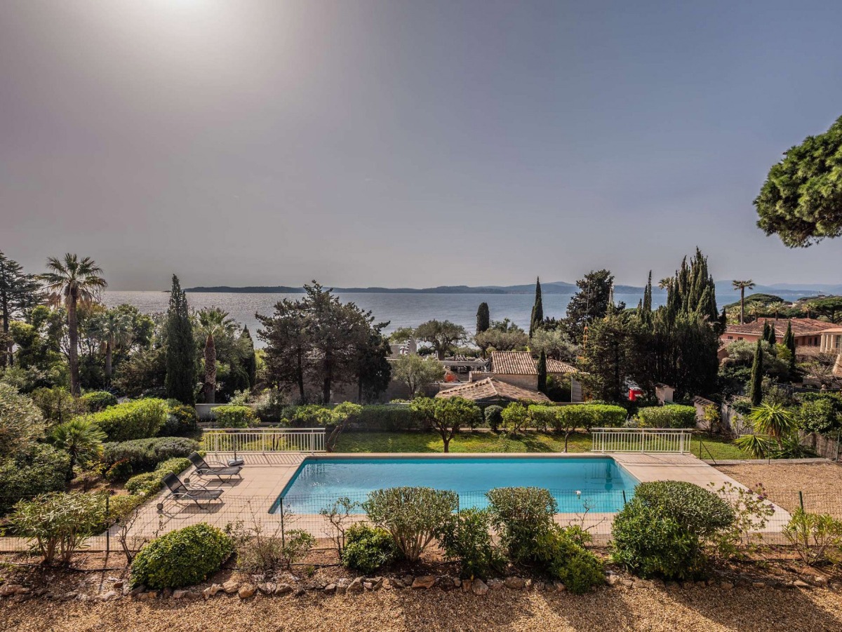 Villa by the sea , 